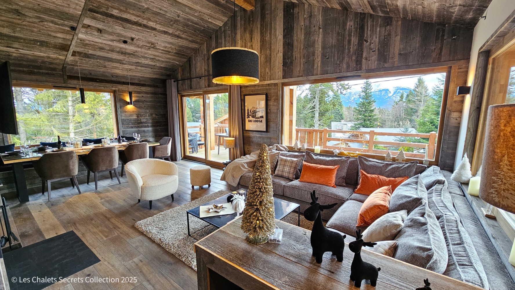 Chalet Ananta par Les chalets Secrets à Bolquère depuis le salon avec vue sur la montagne